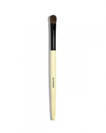Applies just the right amount of Eye Shadow to the lid. Applies just the right amount of Eye Shadow to the lid.
