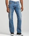 These classic True Religion straight leg jeans in a weathered blue wash feature back and coin flap pockets with signature horseshoe stitching at the pockets.