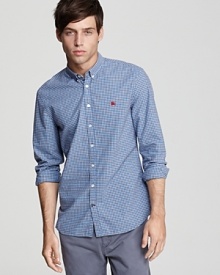 Burberry nails that classic preppy style with the gingham button down, rendered in soft cotton and a sleek, modern fit. Burberry nails that classic preppy style with the gingham button down, rendered in soft cotton and a sleek, modern fit.