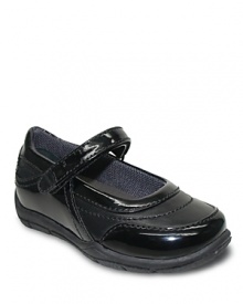 Injected with Nike's Air technology, this cute patent flat seamlessly blends comfort and style. Injected with Nike's Air technology, this cute patent flat seamlessly blends comfort and style.