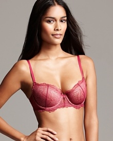 Scalloped lace lends feminine sophistication to this bra from Donna Karan. Scalloped lace lends feminine sophistication to this bra from Donna Karan.