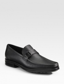 Classic slip-ons in rich leather with a side metal accent. Leather lining Padded insole Rubber sole Made in Italy Classic slip-ons in rich leather with a side metal accent. Leather lining Padded insole Rubber sole Made in Italy