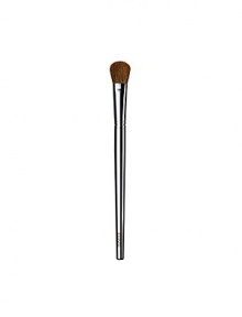 Large and plush. Essential for sweeping eye shadow over entire eye surface, lashline to brow. Also ideal for blending colour to complete an eye look. Unique antibacterial technology. 