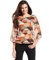 A pretty orange hue makes this otherwise neutral geometric print pop. Perfect for weekdays and works for night out too!