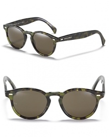 Giorgio Armani's camouflage round sunglasses are meant to be seen. With a retro-inspired silhouette.