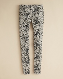 Decorated with a beautifully-details floral print allover, this skinny jean makes over her jeans-and-tee standbys. Decorated with a beautifully-details floral print allover, this skinny jean makes over her jeans-and-tee standbys.