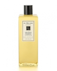Reminiscent of the scent of limes carried on a Caribbean sea breeze, Lime Basil & Mandarin has become a modern classic for men and women. Fresh limes and zesty mandarins are undercut by peppery basil and aromatic white thyme in this alluring signature blend. Lime Basil & Mandarin Shampoo gently cleanses to leave hair lustrous and with a hint of scent. 250ml. Reminiscent of the scent of limes carried on a Caribbean sea breeze, Lime Basil & Mandarin has become a modern classic for men and women. Fresh limes and zesty mandarins are undercut by peppery basil and aromatic white thyme in this alluring signature blend. Lime Basil & Mandarin Shampoo gently cleanses to leave hair lustrous and with a hint of scent. 250ml.