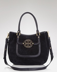 Tory Burch's signature hardware dresses up this luxe leather carryall. Impossibly effortless, it's the over-the-shoulder bag you'll reach for day in and out. Tory Burch's signature hardware dresses up this luxe leather carryall. Impossibly effortless, it's the over-the-shoulder bag you'll reach for day in and out.