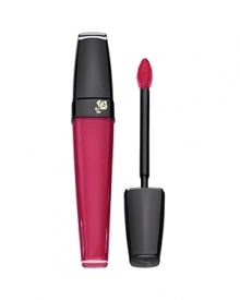 A liquid rouge with a matte finish. L'Absolu Crème de Mat combines the gentleness of a gloss and the coverage of a lipstick with a deep velvety finish on the lips. Three limited-edition shades, ranging from bright red to profound burgundy, will cover every look from day to night. The precise-angled, tapered tip applicator ensures an even and contoured application.• Velvety touch upon application• Gel fillers keep lips moisturized with a matte finish• Contains waxes to prevent feathering A liquid rouge with a matte finish. L'Absolu Crème de Mat combines the gentleness of a gloss and the coverage of a lipstick with a deep velvety finish on the lips. Three limited-edition shades, ranging from bright red to profound burgundy, will cover every look from day to night. The precise-angled, tapered tip applicator ensures an even and contoured application.• Velvety touch upon application• Gel fillers keep lips moisturized with a matte finish• Contains waxes to prevent feathering