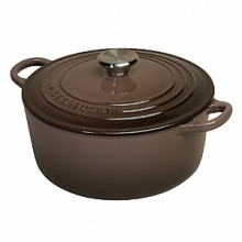 Plan for a large dinner party this beautifully constructed enameled cast iron French oven moves right from the stovetop to the tabletop for a gorgeous serving display. Plus, leftovers can go directly into the fridge without the need for another container. The unbeatable heat distribution and retention allows the natural flavors of food to surface for consistently delicious results.