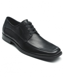 Modern comfort and a classic construction combine to make this pair of sleek moc toe oxford men's dress shoes a great choice for the work week. Modern comfort and a classic construction combine to make this pair of sleek moc toe oxford men's dress shoes a great choice for the work week.