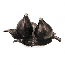 For Michael Aram, the image of figs invokes the world of Northern California and its spectacular wine country. The Fig Leaf Collection celebrates the art of elegant outdoor entertaining. The collection mixes acacia wood in warm, golden tones with oxidized bronze. For Michael Aram, the image of figs invokes the world of Northern California and its spectacular wine country. The Fig Leaf Collection celebrates the art of elegant outdoor entertaining. The collection mixes acacia wood in warm, golden tones with oxidized bronze.