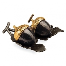 The Michael Aram Acorn Salt & Pepper Set is a charming celebration of nature's small jewels. A delicate interplay of materials, textures and finishes makes it a classic expression of Michael's whimsical take on natural objects. The Michael Aram Acorn Salt & Pepper Set is a charming celebration of nature's small jewels. A delicate interplay of materials, textures and finishes makes it a classic expression of Michael's whimsical take on natural objects.