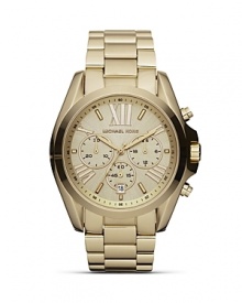 Adapt a sleek approach to accessorizing with this gold-plated watch from MICHAEL Michael Kors. The oversized bezel makes this piece stand out, so wear it to set off day-to-day looks.