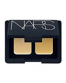 For medium and dark complexions, this color is ideal for correcting ruddy tones / For dark complexions, this deep yellow toned shade is suitable for women of color. For medium and dark complexions, this color is ideal for correcting ruddy tones / For dark complexions, this deep yellow toned shade is suitable for women of color.