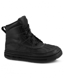 Keep him feeling comfortable from the courts to the classroom in these Woodside boots from Nike. Keep him feeling comfortable from the courts to the classroom in these Woodside boots from Nike.