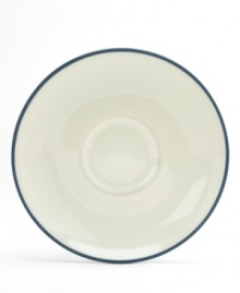 This simple, versatile mix-and-match pattern is in richly colored stoneware. Select pieces in your favorite shades to create a customized dinnerware collection.