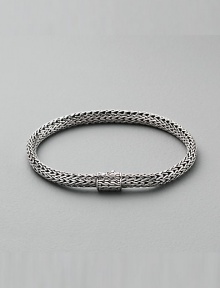 Sterling silver small oval chain bracelet. Spring clasp 8½ long Handmade Imported Sterling silver small oval chain bracelet. Spring clasp 8½ long Handmade Imported