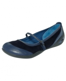Leather detailing around the toe and back ankle of the Nidia flats by Easy Spirit give this comfortable shoe some major style. Leather detailing around the toe and back ankle of the Nidia flats by Easy Spirit give this comfortable shoe some major style.
