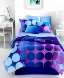 Be enticed by the vibrant purple and blue tones of this Dot Allure comforter set. Featuring a bold dot pattern and ombre coloring techniques, this statement-making set transforms your space with an ultra-modern look.