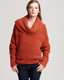 An elegant and full cowl neckline adorns this Sanctuary sweater, elevating off-duty looks from simple to chic. Adding to its design: thick ribbing at the cuffs and modern high/low hem.