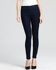 Dressed up with polished pumps or streamlined with chic flats, these Miraclebody by Miraclesuit jeggings lend sleek style to your denim repertoire.