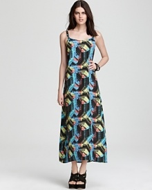 A graphic abstract print lends cutting-edge style to this Volcom dress, cut in a flowing maxi silhouette.