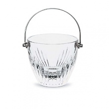 The rich, beveled pattern emphasizes the gleam of the sensuously curved crystal. The rich, beveled pattern emphasizes the gleam of the sensuously curved crystal.