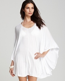 Breezy meets beachy with this solid coverup from La Blanca. Boasting delicate scalloped trim and a cocoon cut, it's sure to be your play date long after the tide goes out.