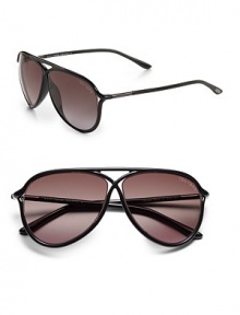 Oversized aviators with crossover frame and floating lens. Available in shiny black with gradient grey flash silver lens.100% UV protection Made in Italy 