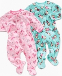 Keep her firmly on her planted with this Little Me graphic footed coverall featuring traction dots on the bottoms of the feet to help prevent sliding. Keep her firmly on her planted with this Little Me graphic footed coverall featuring traction dots on the bottoms of the feet to help prevent sliding.