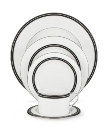 In the hands of kate spade, black and white is anything but basic. Dancing ebony stitched stripes provide a stunning contrast to the pristine china of the Union Street dinner plates.