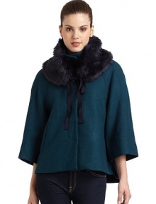 THE LOOKSnap closureThree-quarter length sleevesRemovable faux fur accentDual seam pocketsTHE FITAbout 23 from shoulder to hemTHE MATERIALBody: wool/viscose/polyesterFaux fur: acrylic/polyesterCARE & ORIGINDry cleanImportedModel shown is 5'9½ (176cm) wearing US size Small. 