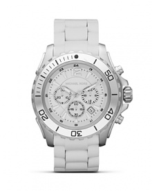 Make a sporty statement with this bright white watch from MICHAEL Michael Kors. With an opaline finish and silicone strap, this style is designed for maximum performance and style.