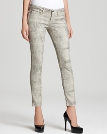 A barely-there cheetah print ups the style ante for these GUESS cropped skinny jeans. Complete the silhouette with towering heels and conquer the concrete jungle with panache. A barely-there cheetah print ups the style ante for these GUESS cropped skinny jeans. Complete the silhouette with towering heels and conquer the concrete jungle with panache.