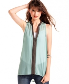 Zip front design makes this breezy top from 6 Degrees so utilitarian-chic!