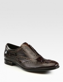 A modern classic, in polished leather with perforated details for endless style.Leather upperLeather soleMade in Italy A modern classic, in polished leather with perforated details for endless style.Leather upperLeather soleMade in Italy