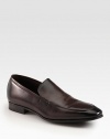 Timeless loafer crafted from soft Italian leather, finished with a finely stitched apron toe. Leather upperLeather and suede liningPadded insoleLeather and rubber soleMade in Italy