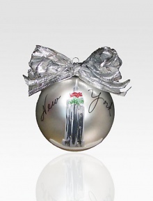 A glimmering ode to the Big Apple in luxe hand-painted glass, featuring the iconic building and a sparkling silver bow.Hand-painted glassBow detail4 diam.Imported A glimmering ode to the Big Apple in luxe hand-painted glass, featuring the iconic building and a sparkling silver bow.Hand-painted glassBow detail4 diam.Imported