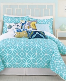 Inspired by the serene waters of the Mediterranean, this Trellis Turquoise duvet cover set evokes feelings of a tranquil oasis. Features a white latticework design over Trina's signature fleurette pattern in tonal hues. Button closure.