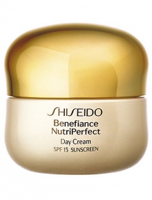 This powerful protective day cream is created especially for mature skin experiencing wrinkles, discoloration, and loss of resilience associated with hormonal changes due to aging. It defends against dryness, pollution, and harmful effects of UV rays while restoring skin density and firmness for younger-looking facial contours. The fresh, comfortable fragrance creates a pleasant skincare experience. This powerful protective day cream is created especially for mature skin experiencing wrinkles, discoloration, and loss of resilience associated with hormonal changes due to aging. It defends against dryness, pollution, and harmful effects of UV rays while restoring skin density and firmness for younger-looking facial contours. The fresh, comfortable fragrance creates a pleasant skincare experience.