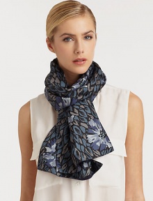 This luxurious silk style features a pretty floral print on one side and a matching solid color on the other for a truly elegant design. SilkAbout 10 X 71Dry cleanMade in Italy This luxurious silk style features a pretty floral print on one side and a matching solid color on the other for a truly elegant design. SilkAbout 10 X 71Dry cleanMade in Italy