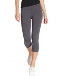 Build your workout wardrobe with these moisture-wicking active leggings by Calvin Klein Performance.