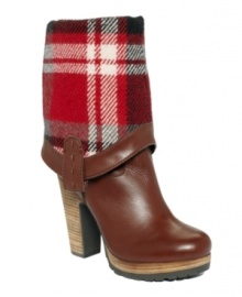 Add Americana style to your winter wardrobe. Cozy flannel lines the foldover cuff of these Western-style Northview boots for a pop of casual charm. By Lucky Brand.