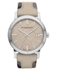 Neutral chic mixed with check patterns: a stylish and precise Burberry timepiece. Neutral chic mixed with check patterns: a stylish and precise Burberry timepiece.