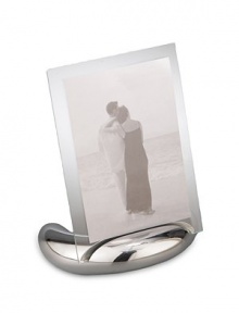 A lustrous oval base crafted from signature metal alloy holds two sheets of glass that encase a most treasured photograph, whether vertical or horizontal. Accommodates a 4 X 6 photograph Overall: 6 X 3½ X 7 Imported A lustrous oval base crafted from signature metal alloy holds two sheets of glass that encase a most treasured photograph, whether vertical or horizontal. Accommodates a 4 X 6 photograph Overall: 6 X 3½ X 7 Imported