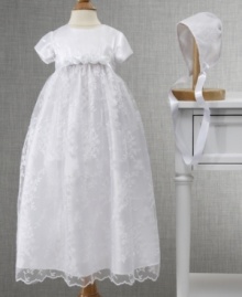 Intricate embroidery and delicate detailing make this gown simply divine. Intricate embroidery and delicate detailing make this gown simply divine.
