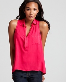 Light as a feather, this vibrant Splendid top is destined to be your warm-weather staple.