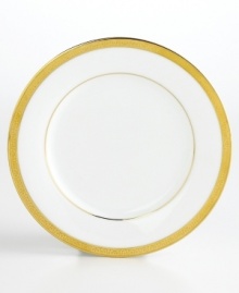 Add the warm glow of gold to your formal table with the classic style of the Grand Buffet Gold dinnerware collection. This bread and butter plate features a gold-embellished rim.