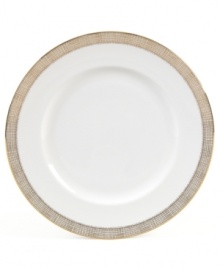 Like fine mesh ribbons, a crisscross of gold bands with platinum accents create this delightfully rustic pattern on the Gilded Weave dinner plates from Vera Wang. A beautiful way to bring homespun charm to formal events or exquisite style to every meal.
